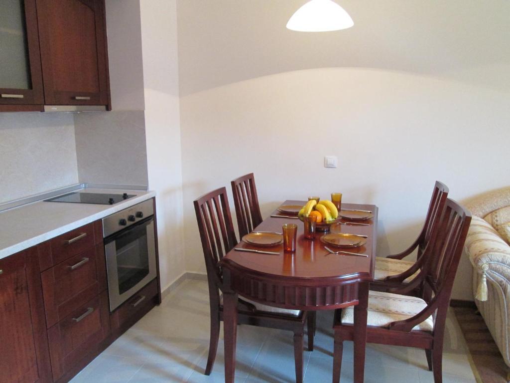 Downtown Alexander Services Apartments Bansko Quarto foto
